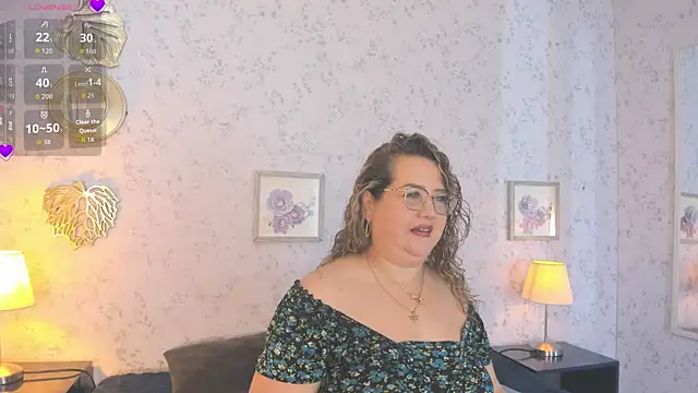 Snapshot of Martinacurvy_ chatting on June 4, 10:21 am Martinacurvy online show from June 4, 10:21 am