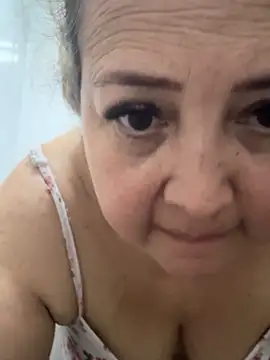 Snapshot of Martinacurvy_ chatting on June 11, 7:12 pm Martinacurvy online show from June 11, 7:12 pm