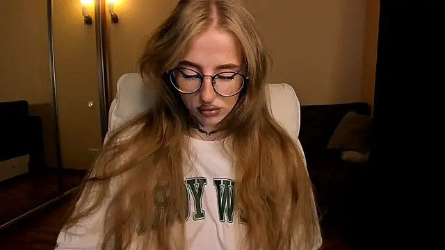 Snapshot of harley_kimm chatting on June 23, 5:27 am harley kimm online show from June 23, 5:27 am