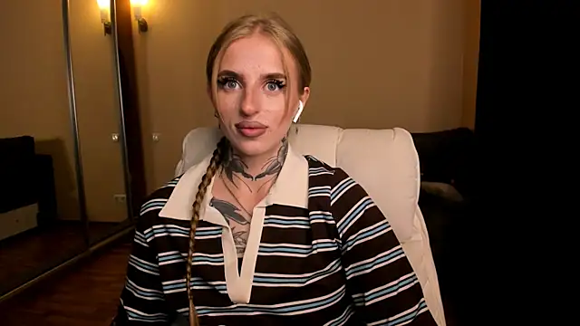 Snapshot of harley_kimm chatting on July 19, 5:22 am harley kimm online show from July 19, 5:22 am
