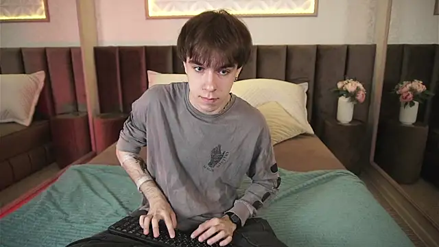 Snapshot of DaveBevy chatting on May 26, 7:21 pm DaveBevy online show from May 26, 7:21 pm