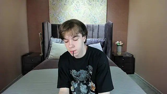 Snapshot of DaveBevy chatting on May 27, 7:44 pm DaveBevy online show from May 27, 7:44 pm