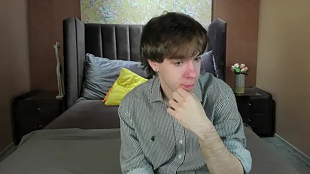 Snapshot of DaveBevy chatting on June 4, 7:31 pm DaveBevy online show from June 4, 7:31 pm
