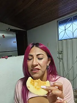 Snapshot of tatianabelli chatting on July 18, 11:08 pm tatianabelli online show from July 18, 11:08 pm