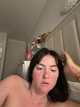 LolaSkyee online show from April 23, 6:25 am