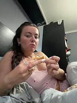LolaSkyee online show from June 2, 6:26 am