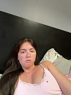 LolaSkyee online show from June 3, 6:27 am