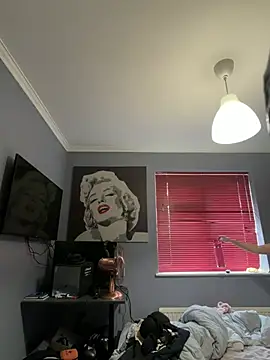 LolaSkyee online show from June 5, 6:52 am