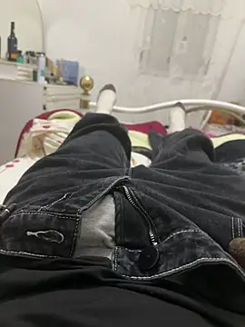 Snapshot of oliveira002 chatting on March 29, 12:10 am oliveira002 online show from March 29, 12:10 am