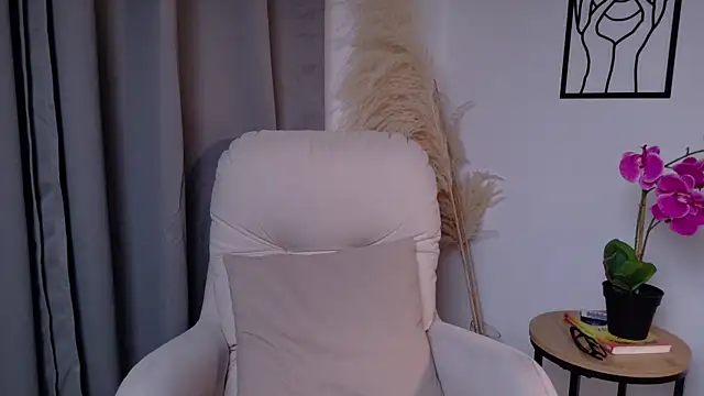 Snapshot of LiaFox_ chatting on April 9, 3:06 am LiaFox online show from April 9, 3:06 am