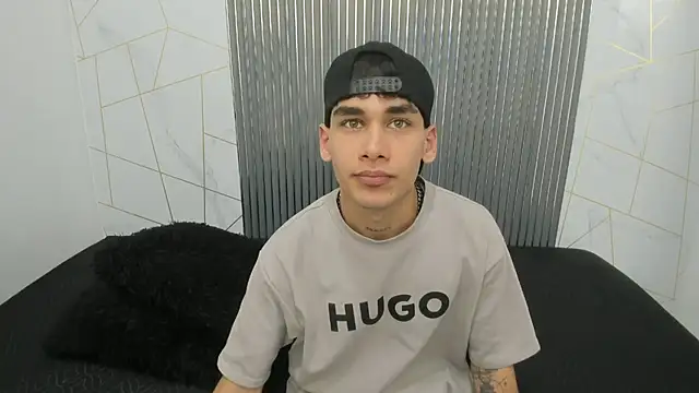 Snapshot of Kitsune_44 chatting on March 28, 7:24 pm Kitsune 44 online show from March 28, 7:24 pm