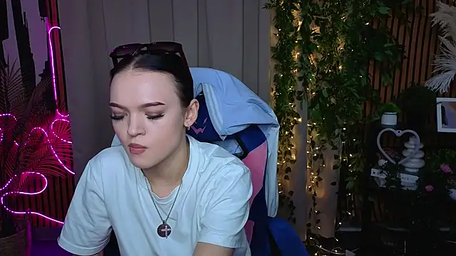 DoraMorgan online show from April 5, 2:47 pm