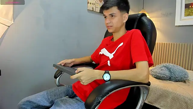 Snapshot of maxim_rod chatting on June 2, 12:29 pm maxim rod online show from June 2, 12:29 pm