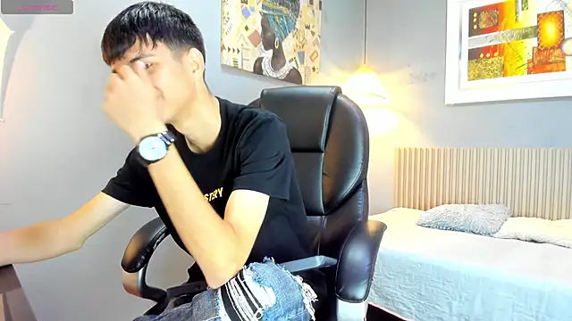 Snapshot of maxim_rod chatting on June 12, 12:37 pm maxim rod online show from June 12, 12:37 pm
