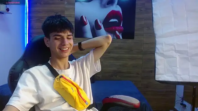 Snapshot of maxim_rod chatting on June 14, 2:30 pm maxim rod online show from June 14, 2:30 pm