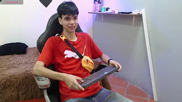 Snapshot of maxim_rod chatting on June 18, 6:34 pm maxim rod online show from June 18, 6:34 pm