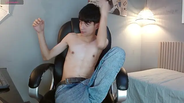 Snapshot of maxim_rod chatting on June 25, 5:17 pm maxim rod online show from June 25, 5:17 pm
