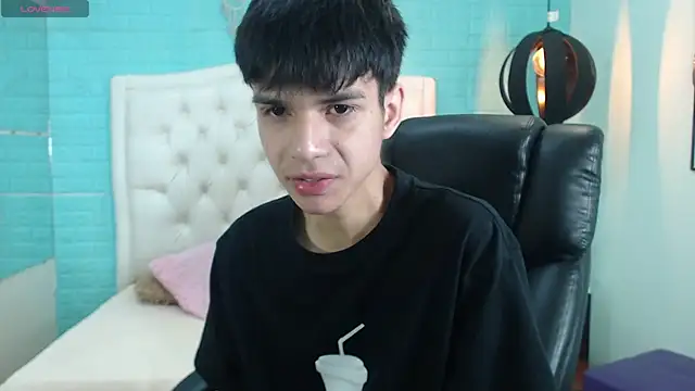 Snapshot of maxim_rod chatting on June 28, 1:28 pm maxim rod online show from June 28, 1:28 pm