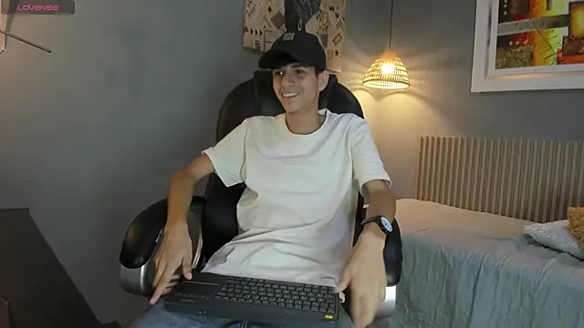 Snapshot of maxim_rod chatting on June 29, 6:19 pm maxim rod online show from June 29, 6:19 pm