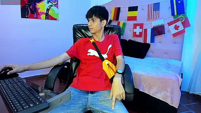 Snapshot of maxim_rod chatting on July 1, 8:19 pm maxim rod online show from July 1, 8:19 pm