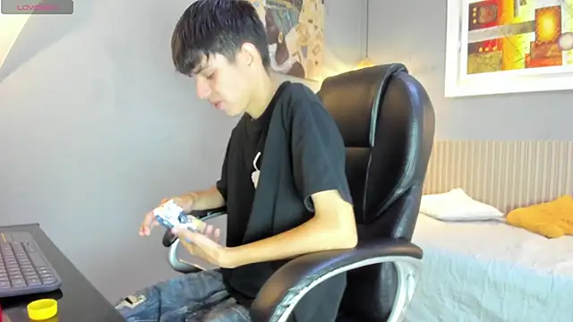 Snapshot of maxim_rod chatting on July 2, 12:33 pm maxim rod online show from July 2, 12:33 pm