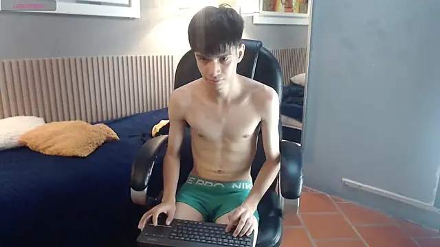 Snapshot of maxim_rod chatting on July 14, 2:05 am maxim rod online show from July 14, 2:05 am
