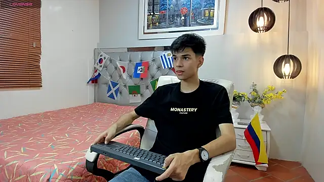Snapshot of maxim_rod chatting on July 15, 7:19 pm maxim rod online show from July 15, 7:19 pm