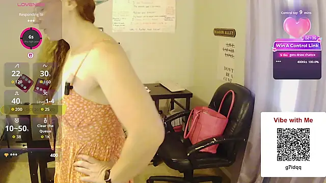 Snapshot of RoxyRedXO12 chatting on May 13, 7:33 pm RoxyRedXO12 online show from May 13, 7:33 pm