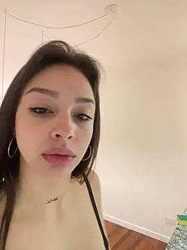 Snapshot of Onlyalvareznicolll chatting on March 28, 2:55 am Onlyalvareznicolll online show from March 28, 2:55 am