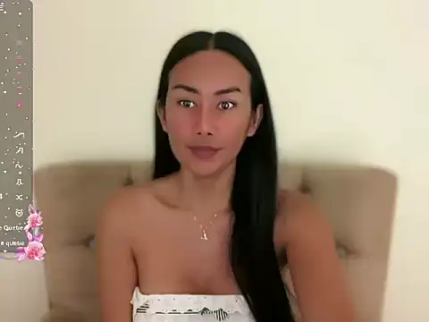 Snapshot of SweetSugar_xx chatting on May 2, 11:32 pm SweetSugar xx online show from May 2, 11:32 pm