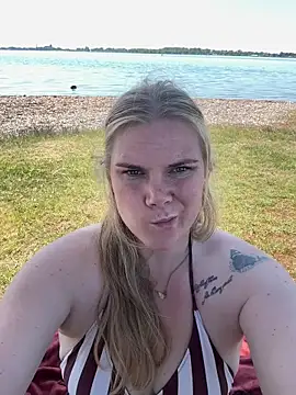 Snapshot of SexyBlondJoanna-Exclusief chatting on May 22, 10:10 am SexyBlondJoanna-Exclusief online show from May 22, 10:10 am