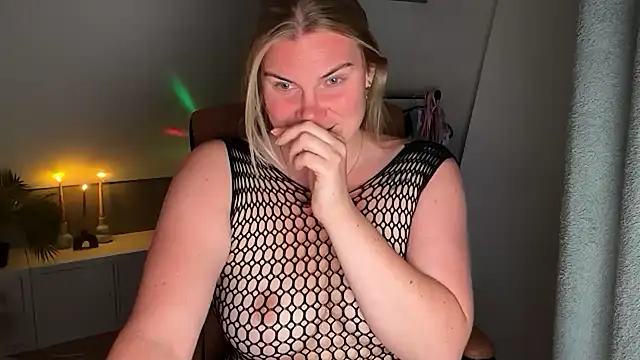Snapshot of SexyBlondJoanna-Exclusief chatting on June 4, 5:08 pm SexyBlondJoanna-Exclusief online show from June 4, 5:08 pm