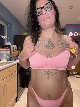 Snapshot of IvyBelleMilf chatting on May 30, 8:50 pm IvyBelleMilf online show from May 30, 8:50 pm