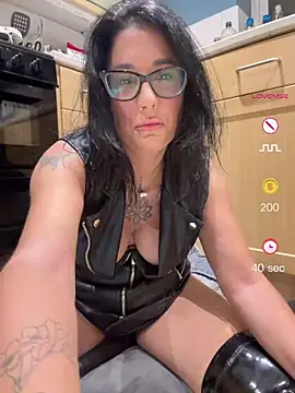 Snapshot of IvyBelleMilf chatting on June 6, 9:41 pm IvyBelleMilf online show from June 6, 9:41 pm
