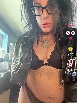 Snapshot of IvyBelleMilf chatting on June 12, 12:15 pm IvyBelleMilf online show from June 12, 12:15 pm
