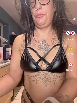 Snapshot of IvyBelleMilf chatting on June 17, 2:58 am IvyBelleMilf online show from June 17, 2:58 am