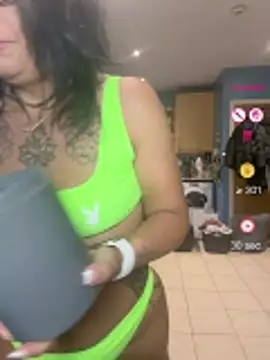 Snapshot of IvyBelleMilf chatting on June 27, 3:44 am IvyBelleMilf online show from June 27, 3:44 am