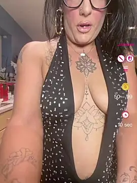Snapshot of IvyBelleMilf chatting on June 28, 8:59 pm IvyBelleMilf online show from June 28, 8:59 pm