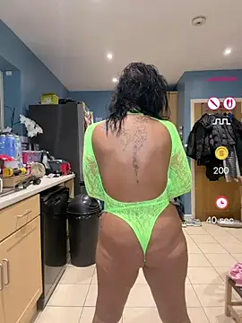 Snapshot of IvyBelleMilf chatting on July 7, 2:14 am IvyBelleMilf online show from July 7, 2:14 am