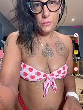 Snapshot of IvyBelleMilf chatting on July 12, 3:41 am IvyBelleMilf online show from July 12, 3:41 am