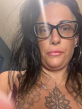 Snapshot of IvyBelleMilf chatting on July 15, 1:44 am IvyBelleMilf online show from July 15, 1:44 am