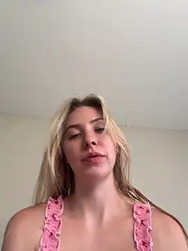Snapshot of itstiffanyblu chatting on May 25, 1:33 am itstiffanyblu online show from May 25, 1:33 am