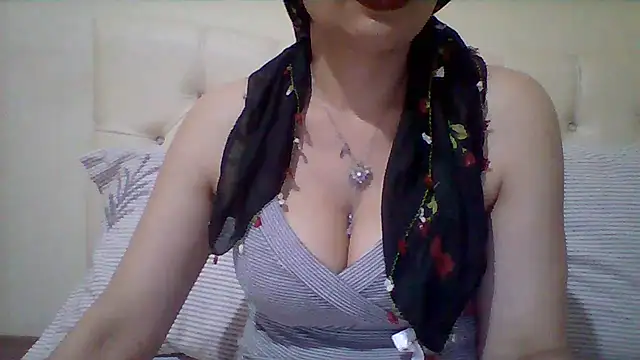Snapshot of busex25 chatting on July 2, 9:10 pm busex25 online show from July 2, 9:10 pm