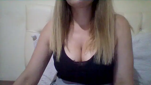 Snapshot of busex25 chatting on August 2, 9:24 pm busex25 online show from August 2, 9:24 pm