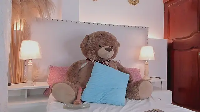 madisson  Stone online show from June 11, 10:52 pm