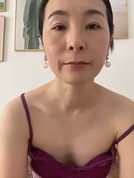 Snapshot of you-520 chatting on June 14, 2:35 am you-520 online show from June 14, 2:35 am