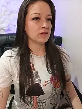 Isa bluee online show from June 6, 1:32 am