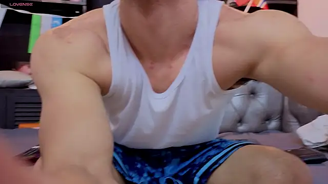 axel tone online show from June 26, 10:03 pm