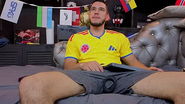 axel tone online show from July 3, 8:26 pm