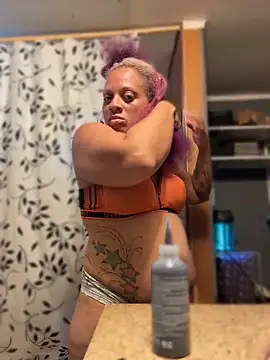 SHY QUINN online show from June 4, 8:59 pm